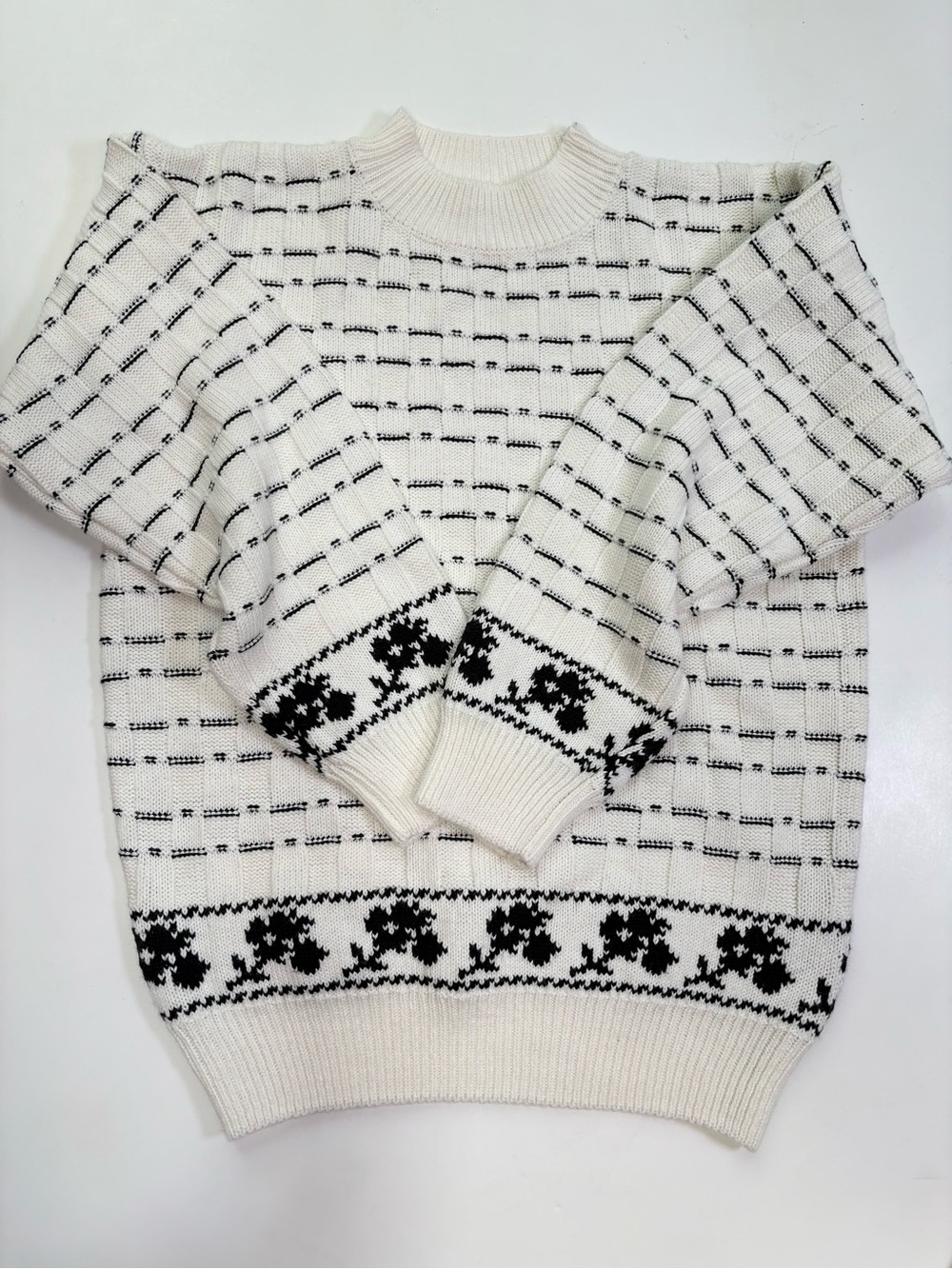 Jantzen Ivory & Navy Knit Sweater